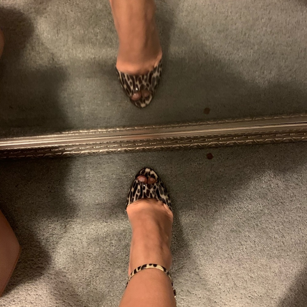 Size 35.5 Brand New Prada ankle strap heels - Picture 8 of 8
